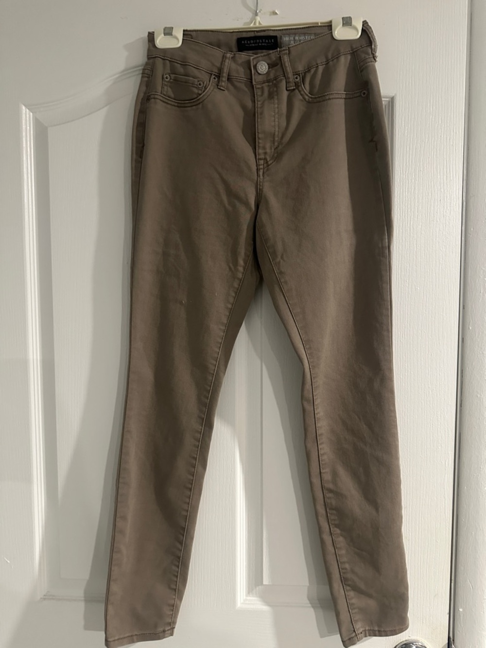 Aeropostale Women’s Taupe Skinny Jeans